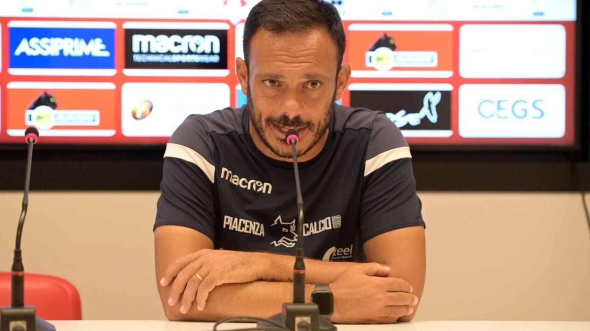 Piacenza, mister Scalise: «La squadra è giovane, i tifosi riconoscono la giovane età e l'impegno»