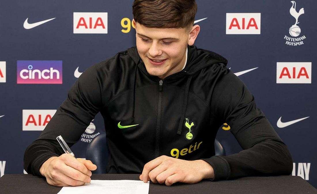 Tottenham, rinnovato il contratto del talento Lankshear