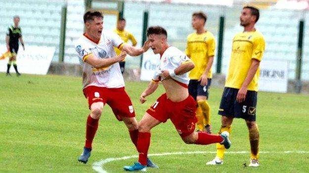 Acr Messina, regalato il Biancavilla (2-0). Domenica sfida al Palermo