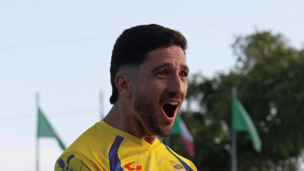 Hussein esulta