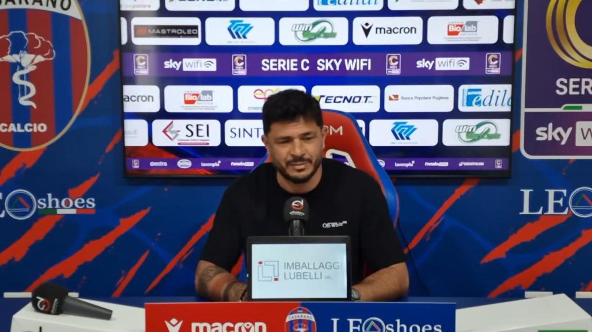 Verso Casarano-Monopoli, Di Bari: «Siamo una famiglia, per vincere questo derby serve l'unione di tutti»