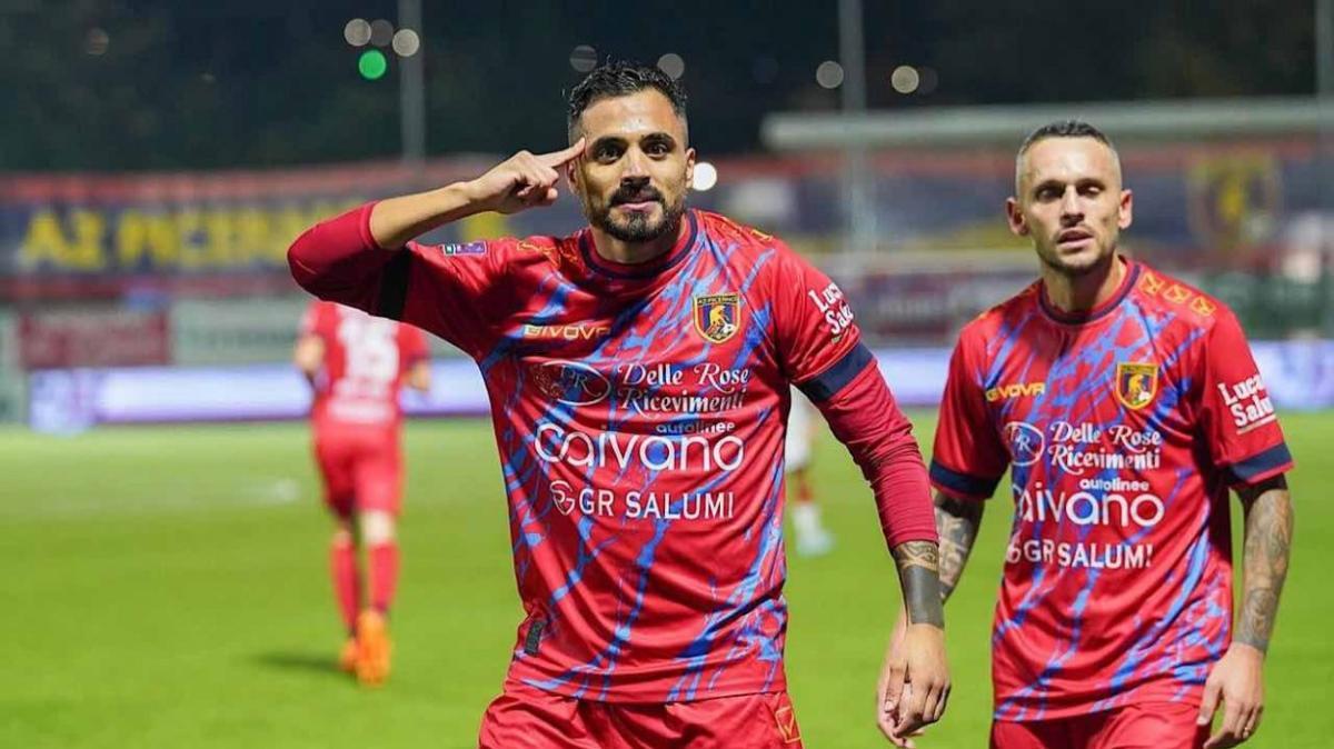 Crotone, mirino puntato su Gabriele Bernardotto: possibile intreccio con la posizione di Musso