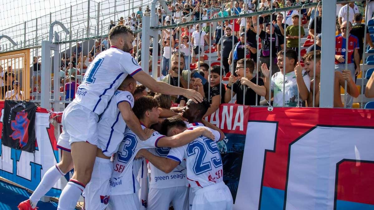 Il Casarano piega nel finale il Francavilla e si prende la vetta del girone H