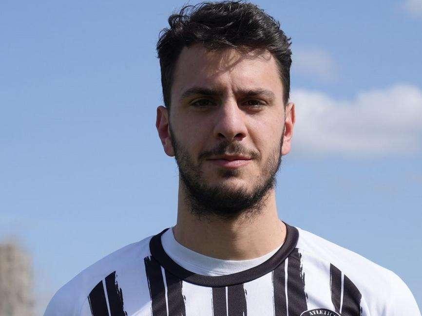 Duello di mercato nel girone F per un difensore centrale di 195 centimetri
