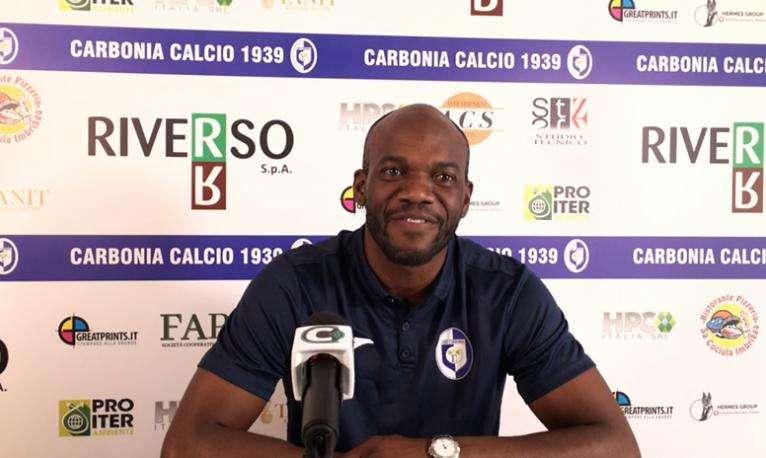 Carbonia, mister Suazo: «Il derby darà voglia, i ragazzi sanno cosa ci si gioca»