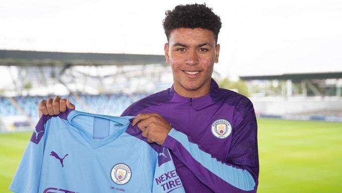 Manchester City, ceduto in prestito il ventenne Rogers