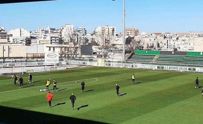 Malore di uno spettatore in tribuna: il derby Bitonto-Brindisi parte in ritardo