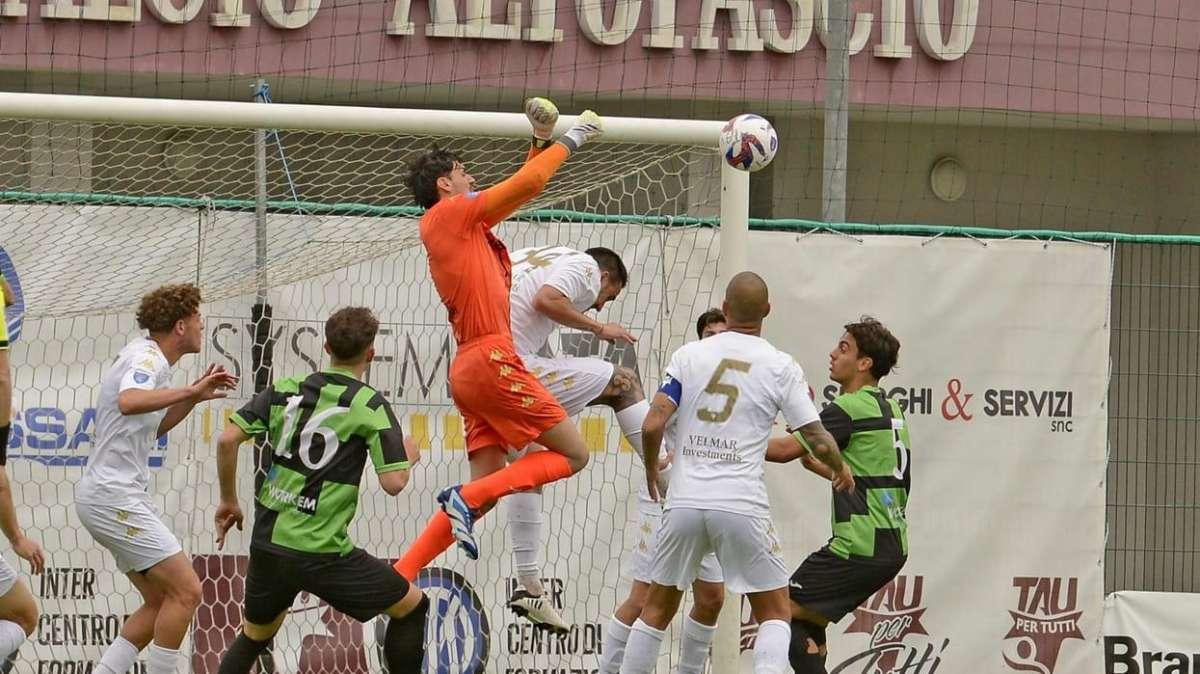 Il Tuttocuoio conquista la salvezza ad Altopascio: 0-0 contro il Tau