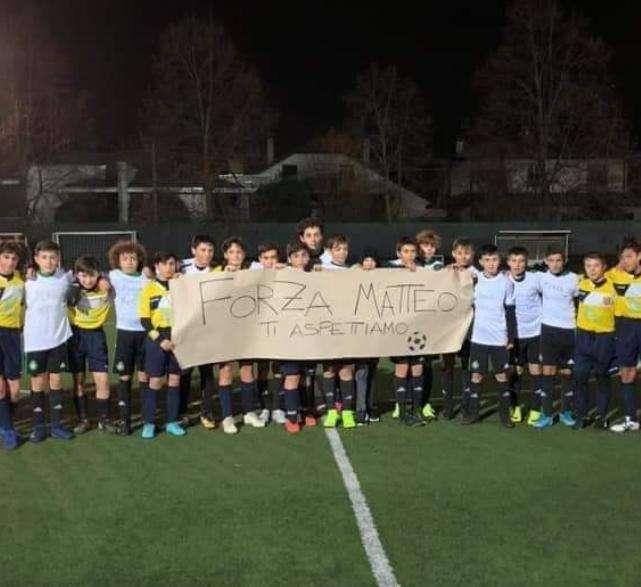 Tutti uniti per Matteo: la sconvolgente storia che sta unendo il calcio