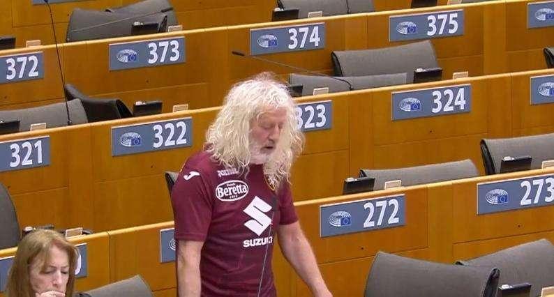 L'odio per la Juventus sbarca all'Europarlamento: «Juve merda, forza Toro»