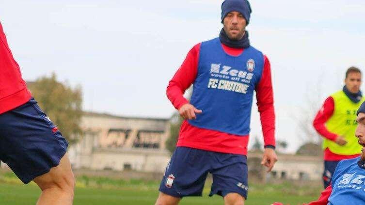 Il Crotone torna al lavoro dopo Avellino: preoccupazioni per l'infortunio di Giron