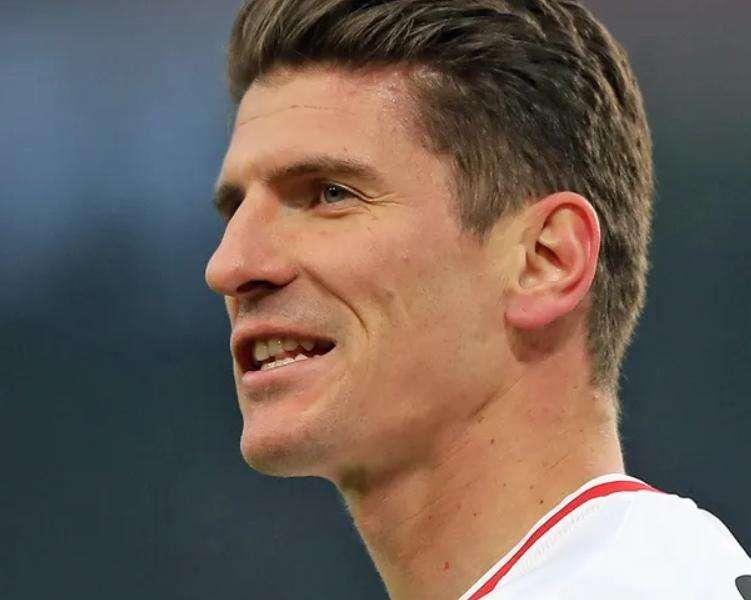 Mario Gomez appende gli scarpini al chiodo dopo aver riportato in A lo Stoccarda