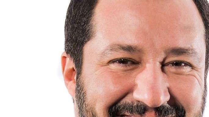 Salvini uomo di m***a. L'ex ministro degli interni contestato al Barbera