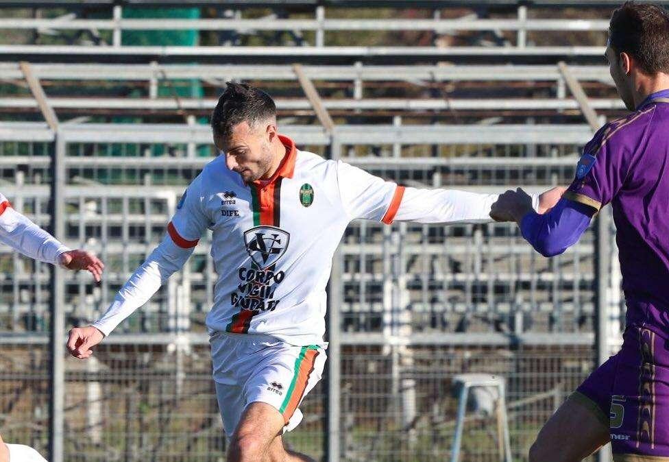 Capitano fino a una settimana fa e ieri 90' in campo, ma da oggi può partire: la situazione
