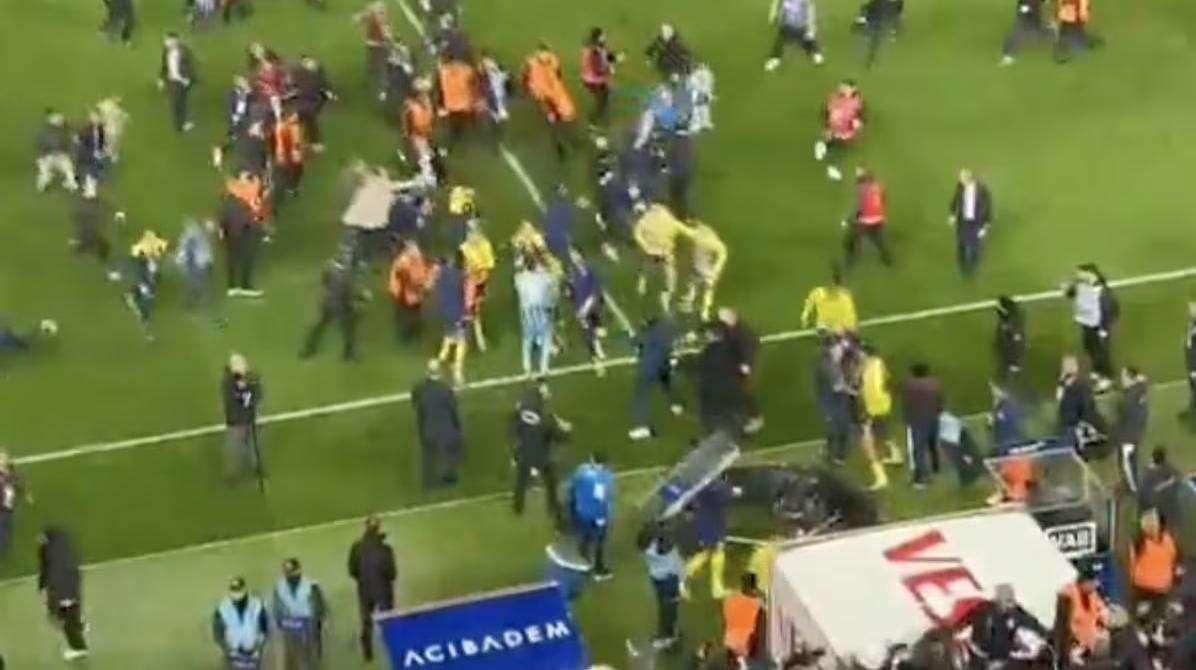 Dopo la maxi rissa in campo, il Trabzonspor pensa al ritiro dal campionato