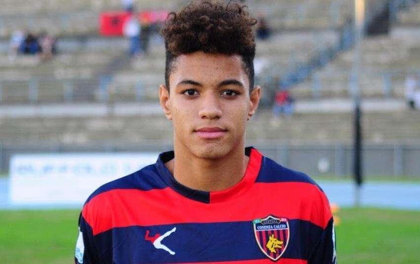 UFFICIALE: Cosenza, il giovane 2001 Sueva firma il suo primo contratto