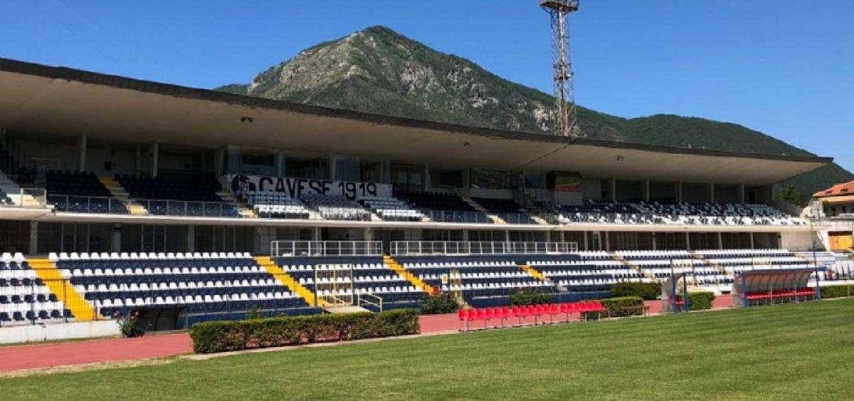 Cavese, aria nuova al Lamberti: via le reti antilancio dai Distinti dopo il vertice in Questura