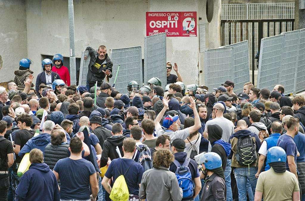 Incidenti tra i tifosi di Lecco e Como: arrivano dieci Daspo 