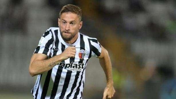 Ascoli, rinnovato il contratto di capitan Dionisi