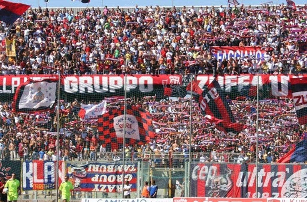 Taranto, situazione insostenibile: aggrediti verbalmente due calciatori 