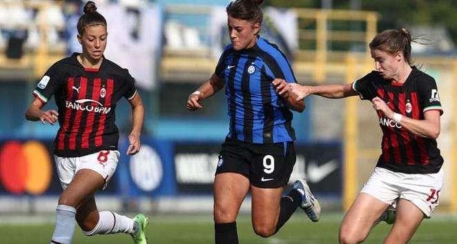 Milan-Inter è il big match della 15ª giornata. La Roma ospita il Sassuolo, sfida salvezza tra Parma e Como