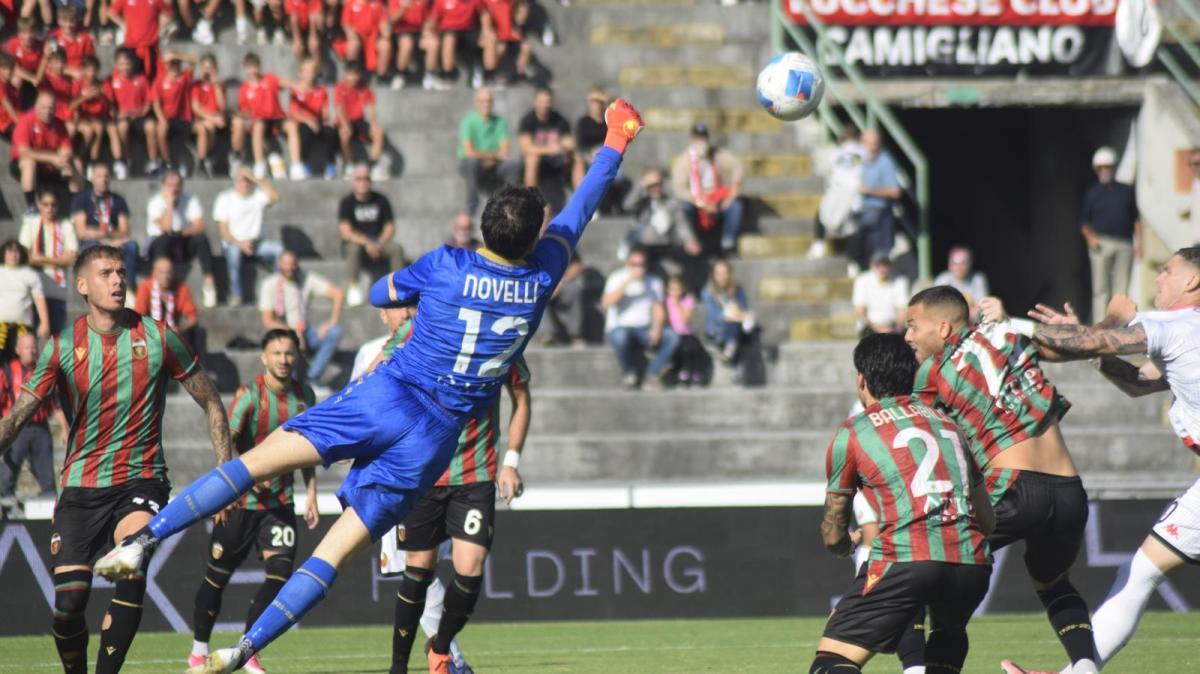 Cuore rossonero e veleni: Lucchese, da 0-2 a 2-2 contro la Nuova Ternana con il giallo del penalty nel recupero