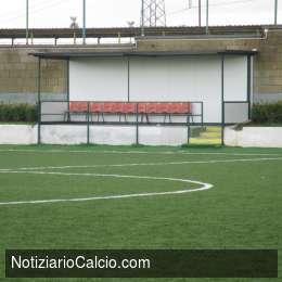 Anzio, panchina ad una vecchia bandiera