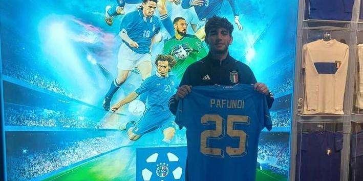 Simone Pafundi al Museo del Calcio. È il più giovane esordiente azzurro degli ultimi 110 anni 