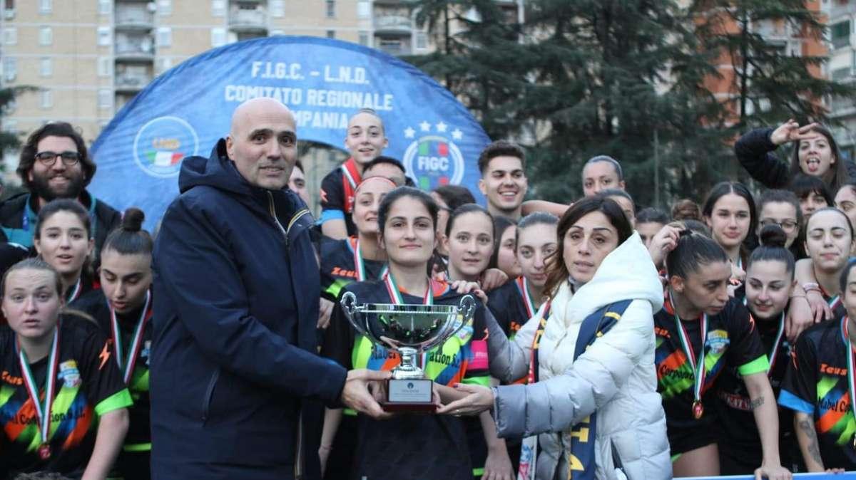No alla violenza sulle donne: il calcio campano lancia #nonseisola1522