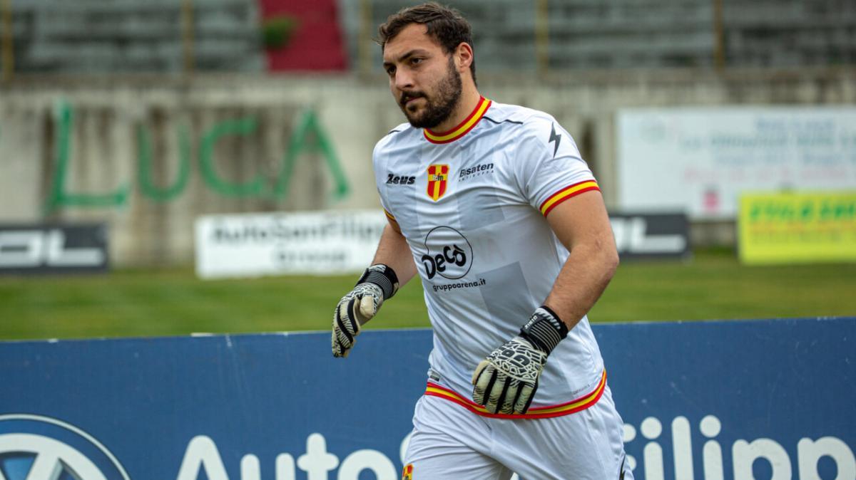 Calciomercato Cosenza, vicina la chiusura per Marone: le ultime sulle porte girevoli