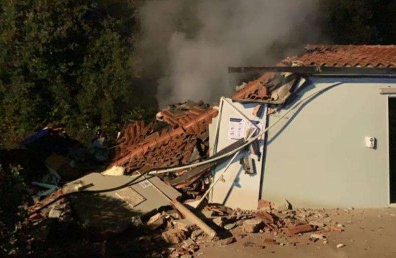 Crollano gli spogliatoi: tragedia sfiorata. Ci sono feriti