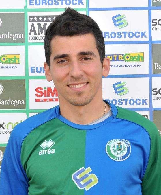 La Nuorese riparte dal suo capitano
