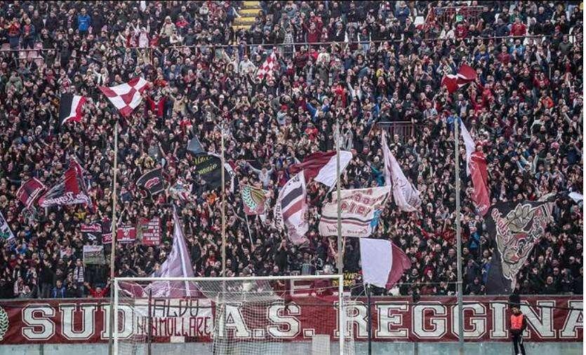 Reggina: oltre 300 tifosi hanno rinnvato l'abbonamento il primo giorno utile