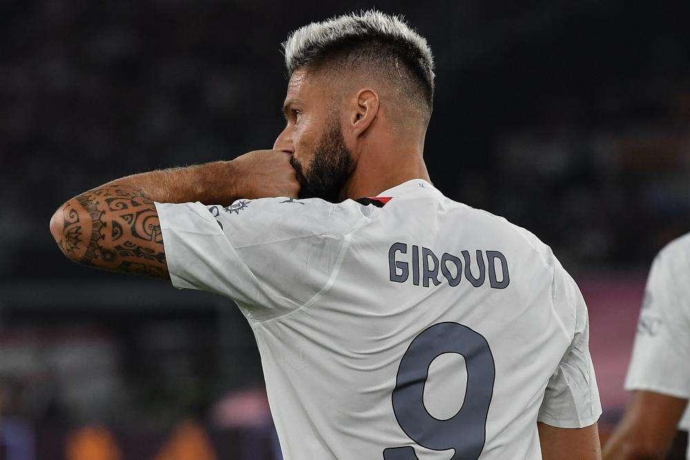 Giroud si fa male e tiene in ansia il Milan. Il francese: «Penso di farcela per il derby»