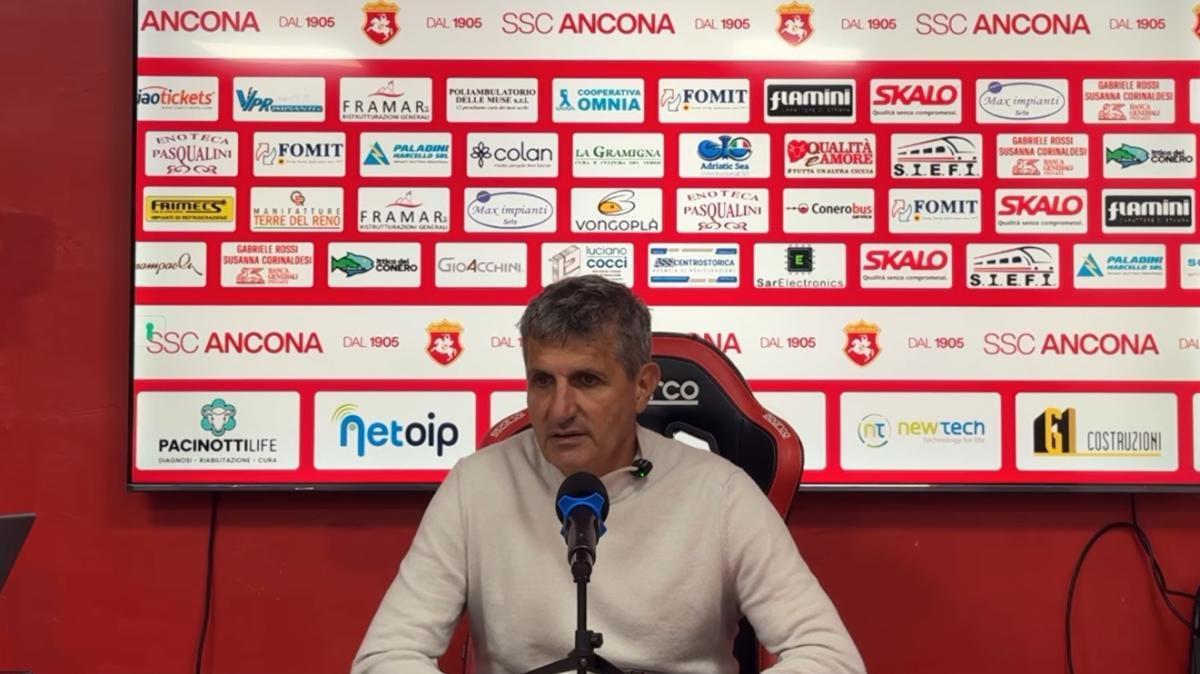 L’Ancona crolla e il Del Conero fischia. Maurizi non cerca scuse: «Prestazione inaccettabile. I tifosi hanno totalmente ragione»