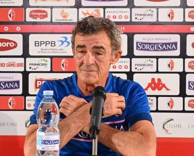 Bari, Auteri: «Ora conta vincere e fare punti. Dobbiamo giocare da squadra»