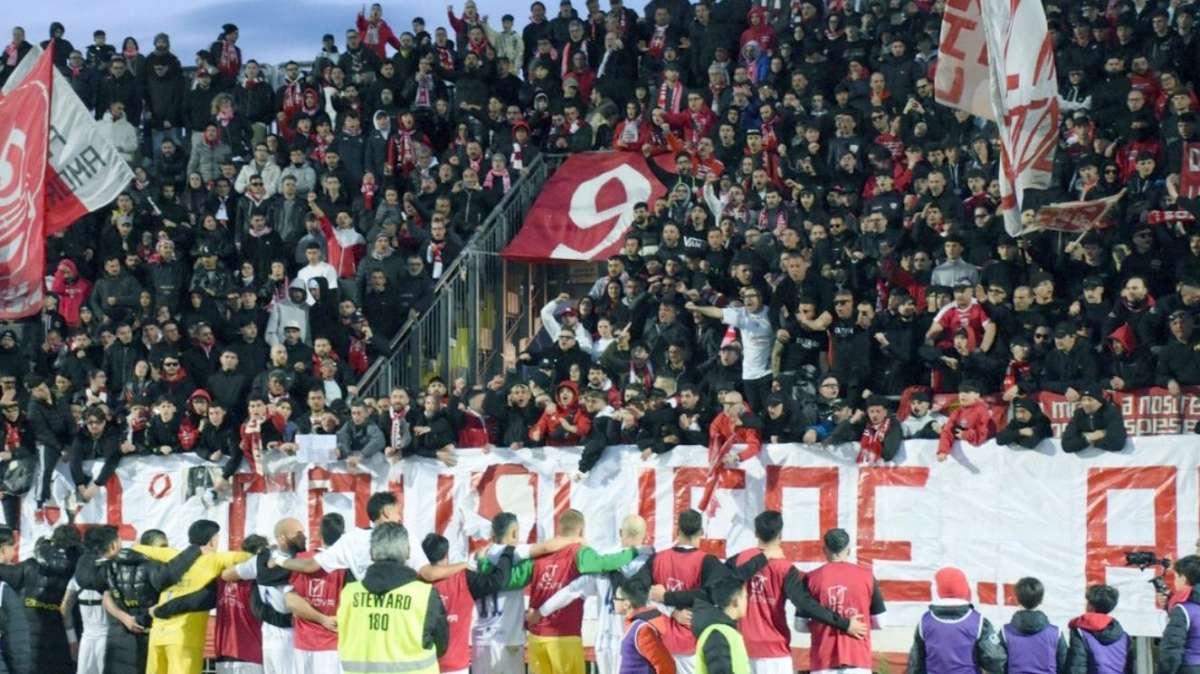 Serie D, il punto sul girone H: Barletta e Martina danno spettacolo, la Paganese frena. Sette finali al termine