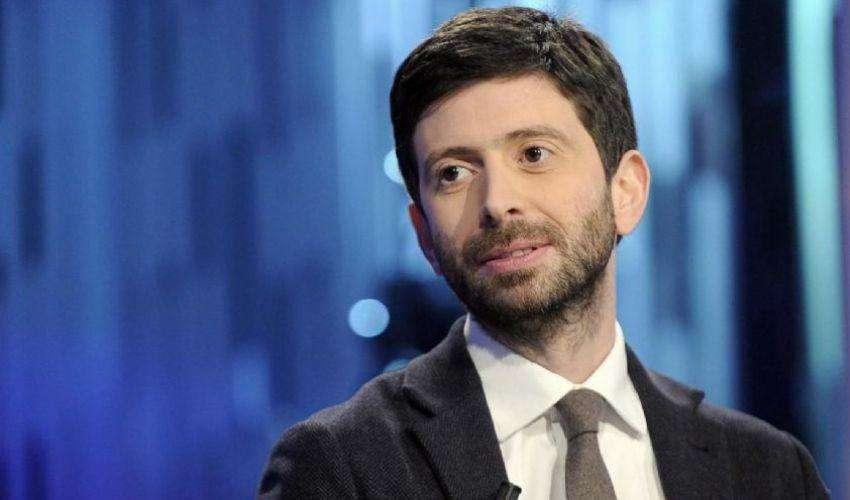 Il ministro Speranza attacca: "Il governo non può occuparsi del calcio, ci sono altre priorità"