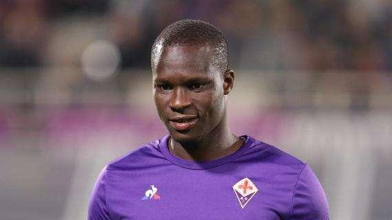 Terrore in campo: Babacar perde i sensi e si accascia durante un allenamento. Possibile problema cardiaco