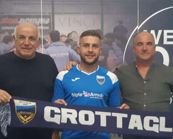 Grottaglie, rinnovato il rapporto con il centrocampista Fonzino