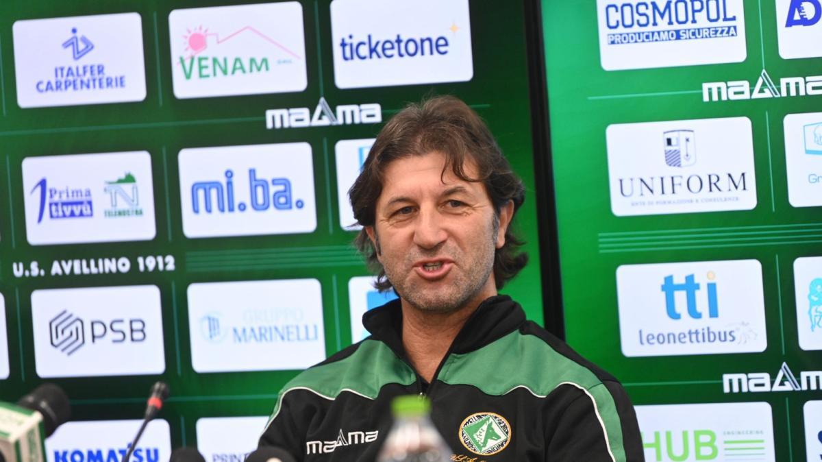 Bari, mister Massimo Rastelli carica l'ambiente: «I tifosi? Ne abbiamo bisogno come l'aria»