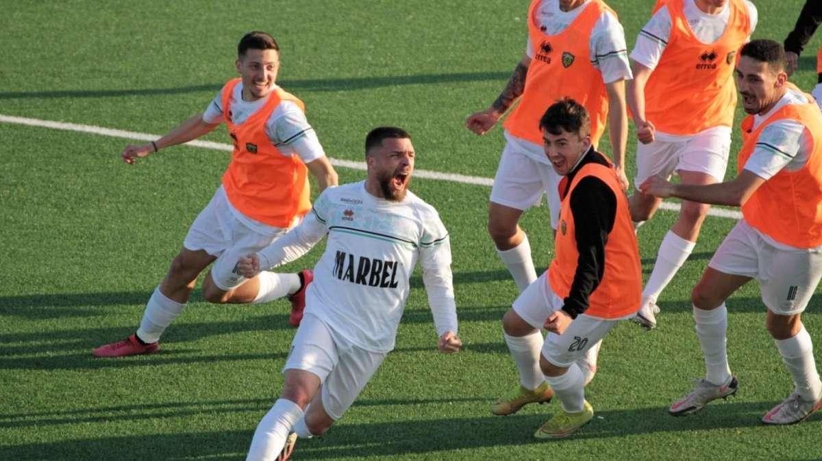 Tedesco al 96' sigla il 3-3 finale tra Molfetta e Bitonto
