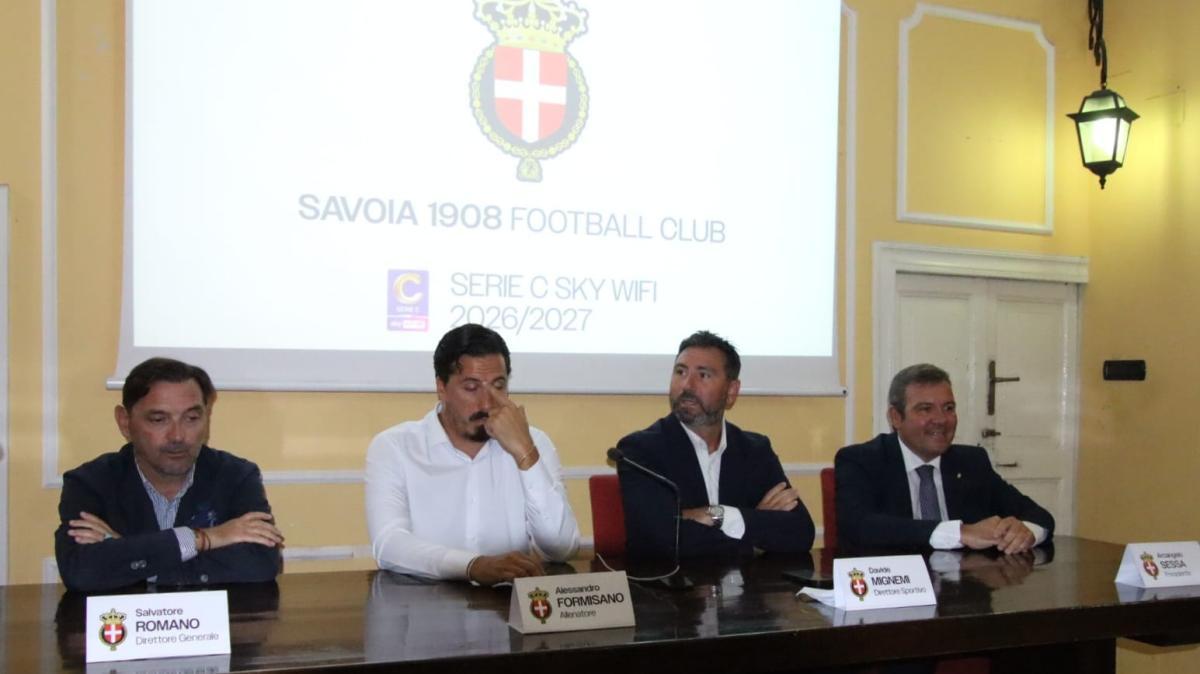 «Saremo soldati pronti a morire calcisticamente sul campo»: Formisano infiamma la piazza del Savoia