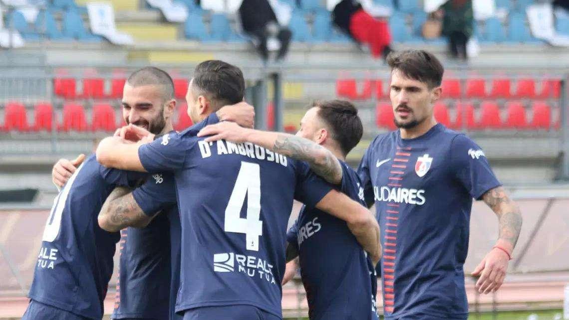 La Triestina cade dopo 13 risultati di fila: la Sambenedettese fa festa con Lescano