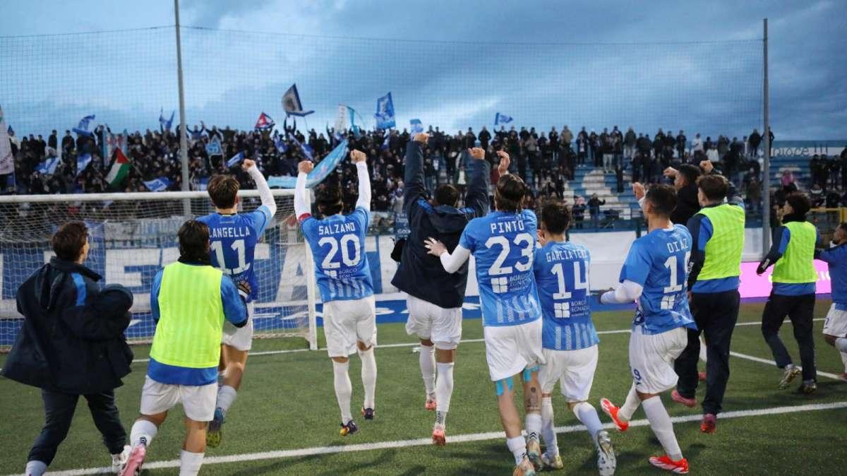 Rimonta al Curlo: il Fasano stende la Sarnese e riapre il suo campionato