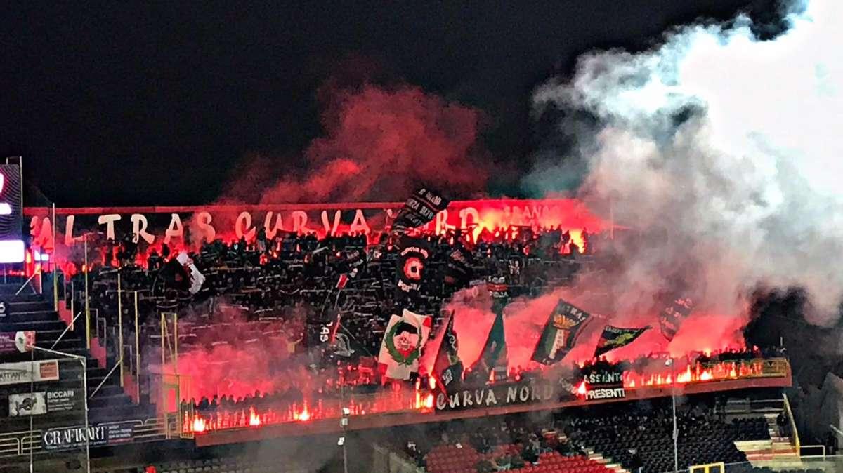 Protesta rossonera: il Foggia contro la gestione Canonico, le curve disertano lo stadio