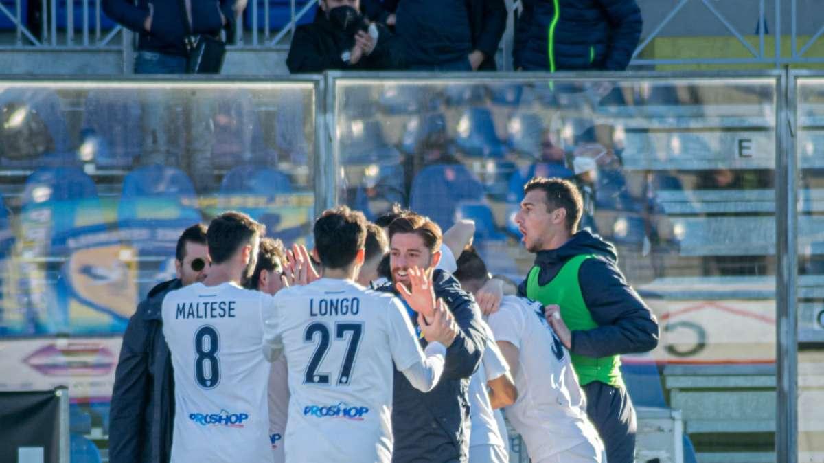Il Cerignola è nuovamente da solo in vetta: steso 2-1 il Gravina