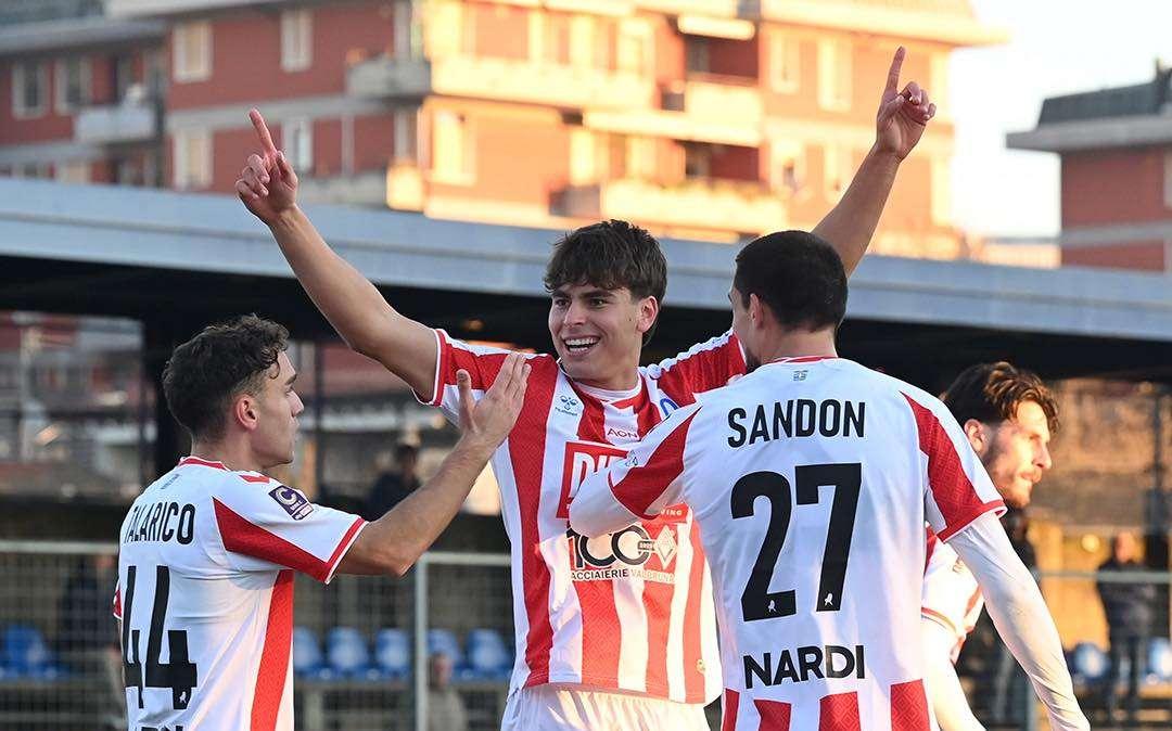 Pergo ko, Vicenza esulta! Tra legni ed espulsioni, il Lane si impone e ipoteca la promozione