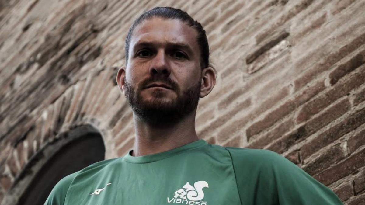 Alfonso Della Corte resta alla Vianese a difendere i colori rossoblù