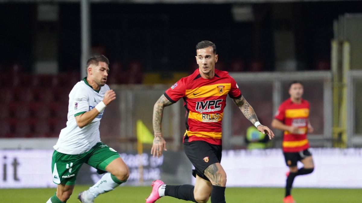 Benevento, possibile retrofront su Manconi: da partente a risorsa per l'attacco